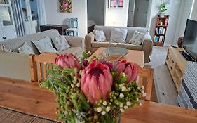 Garden Cottage In Meadowridge, Constantia